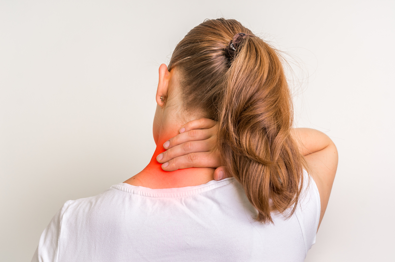 El duele mucho cuello mover puedo no me