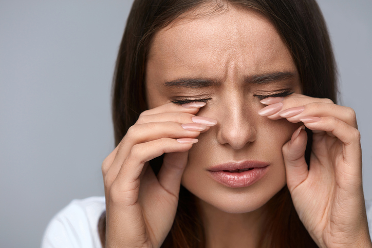 Dolor en el ojo derecho y cabeza