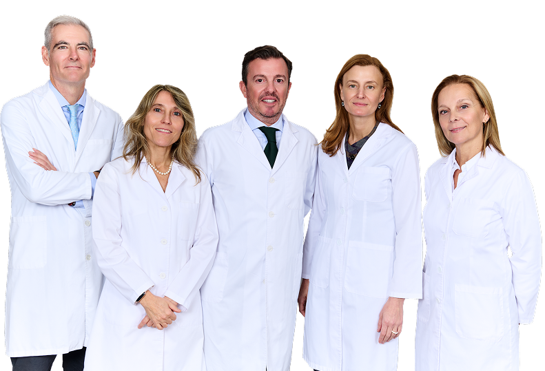 grupo de médicos especializados en cirugía de cataratas