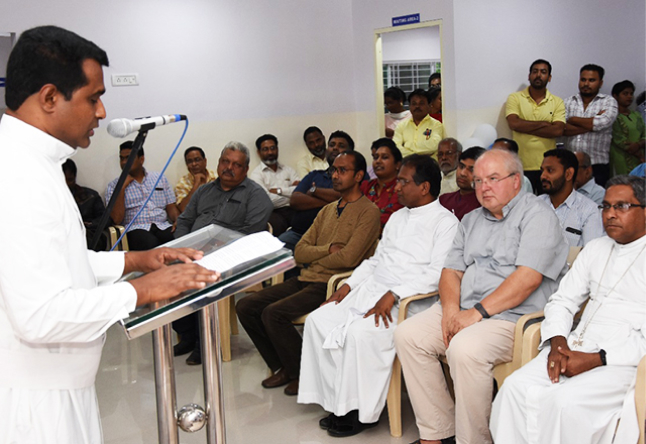 inauguración del hospital oftalmológico de Jagdalpur