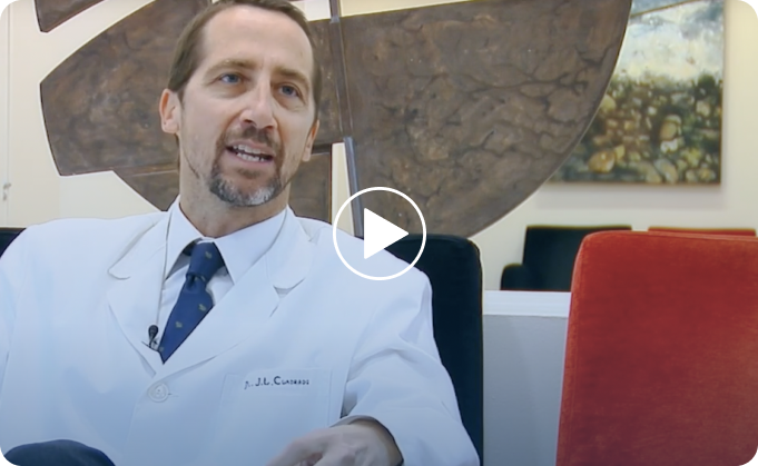 hombre paciente de retina