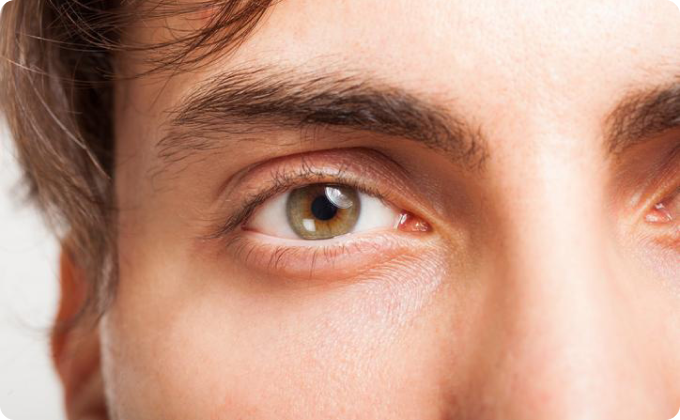 primer plano ojo marrón chico joven