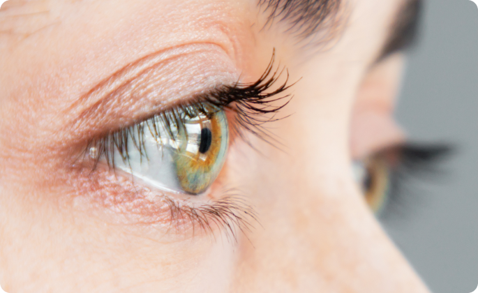 primer plano ojos mujer color miel