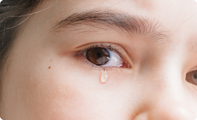 primer plano ojo niña llorando