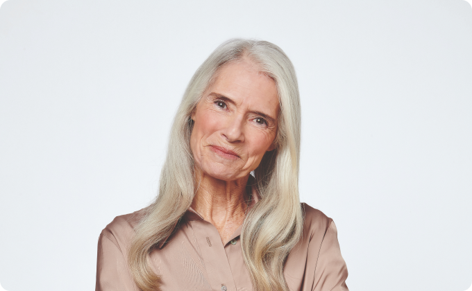 mujer mayor sonriendo