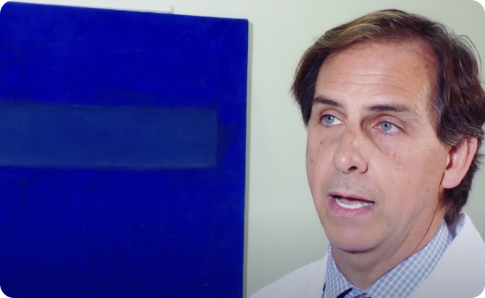 Imagen del Dr. Gonzalo Muñoz del video explicativo de tratamientos del Glaucoma
