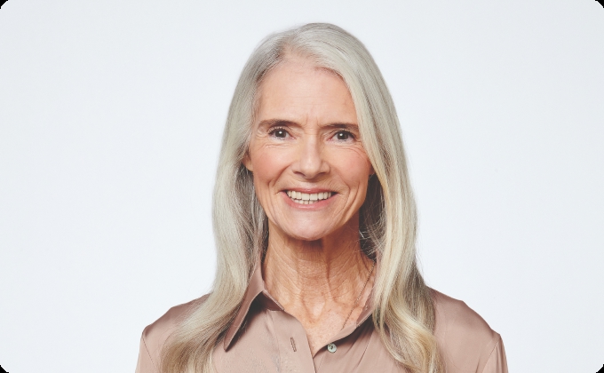 primer plano ojo mujer madura paciente de retina